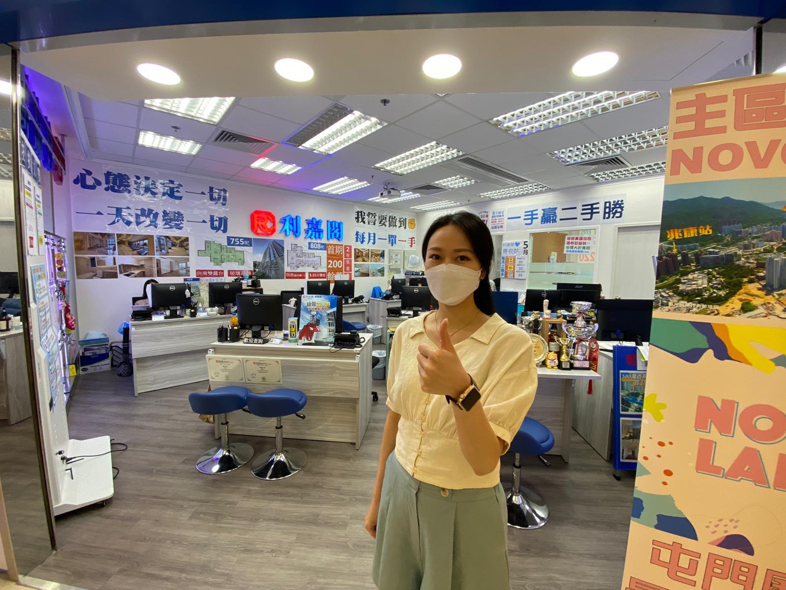 藍澄灣中層兩房戶652.5萬沽 「真盤源」揀啱筍盤 還價即成 利嘉閣地產皇牌屋苑葵青-青衣站分行經理梁均耀(Wilson)表示,該行客戶董事黃燕芳(Angel)新近促成青衣 undefined