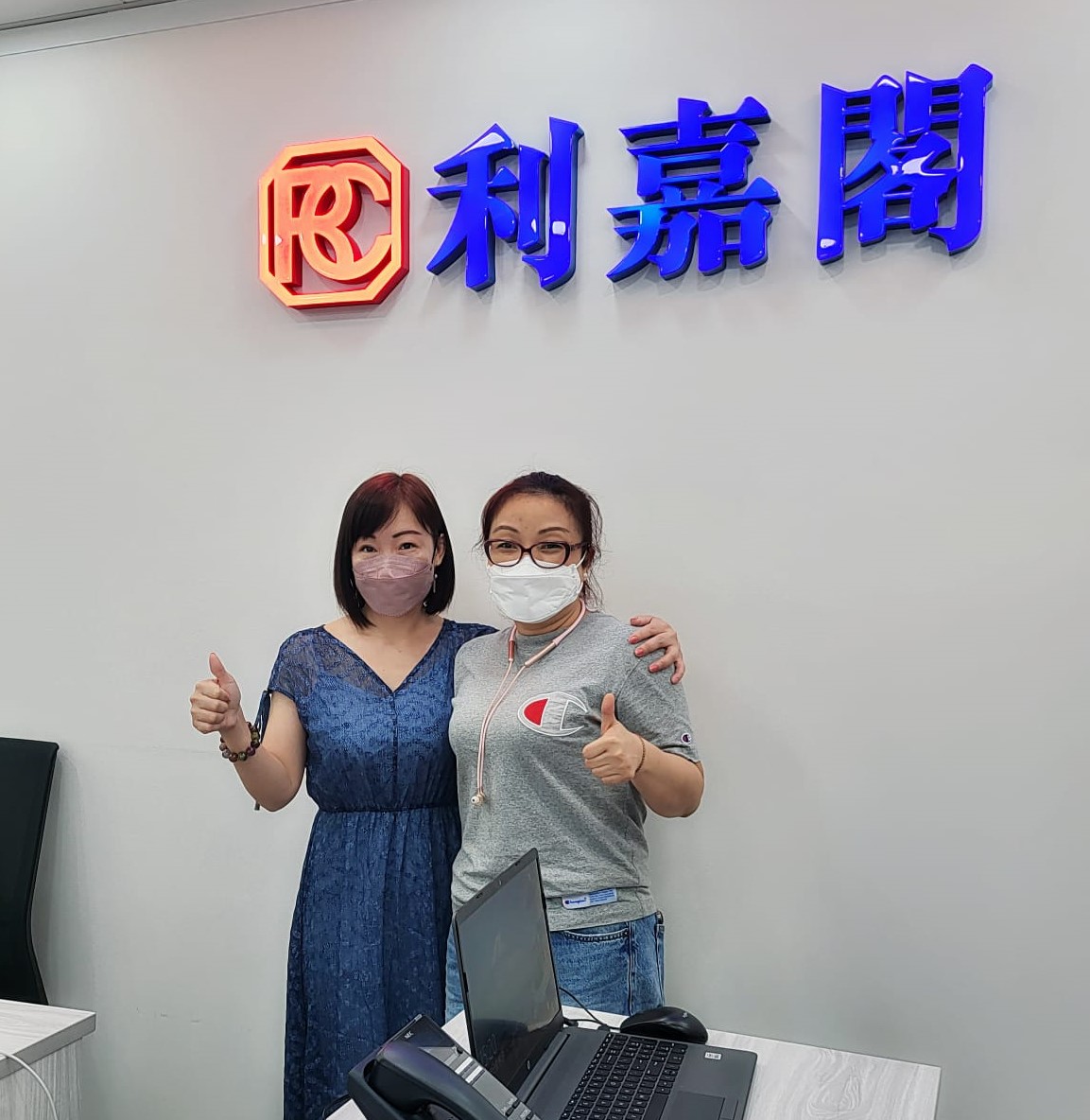 德福花园高层两房沽698万 40年前26.8万买入 现升值25倍 利嘉阁地产皇牌屋苑淘大二行高级联席董事庄雅琁(Ada)表示,该行精英客户主任黄小燕(Nicole)新近促成九龙 undefined