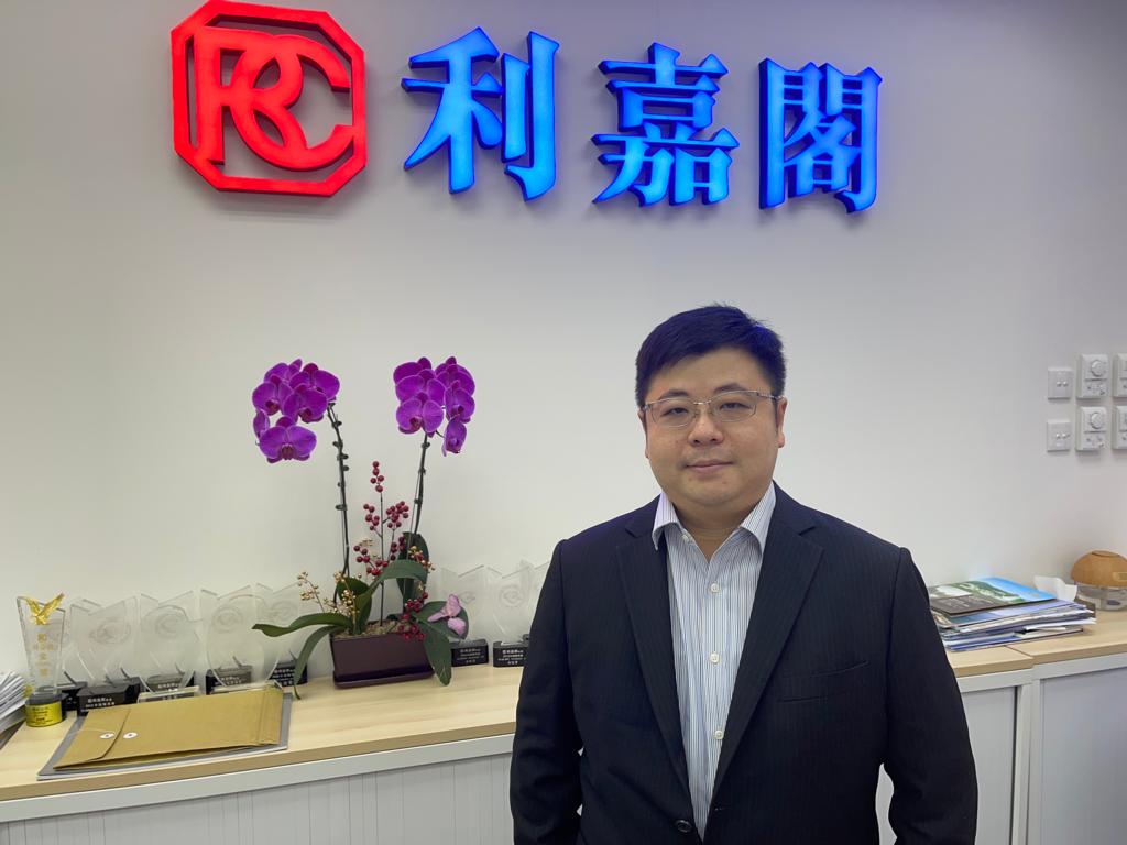 天璽四房雙套月租11萬 呎租近72元 租客鍾情單位坐擁全海景 火速承租 利嘉閣地產皇牌屋苑港景峰分行B組經理鄭樹輝(Rick)表示,該行旗下精英高級客戶經理劉建盛(Ivan),新近促 undefined