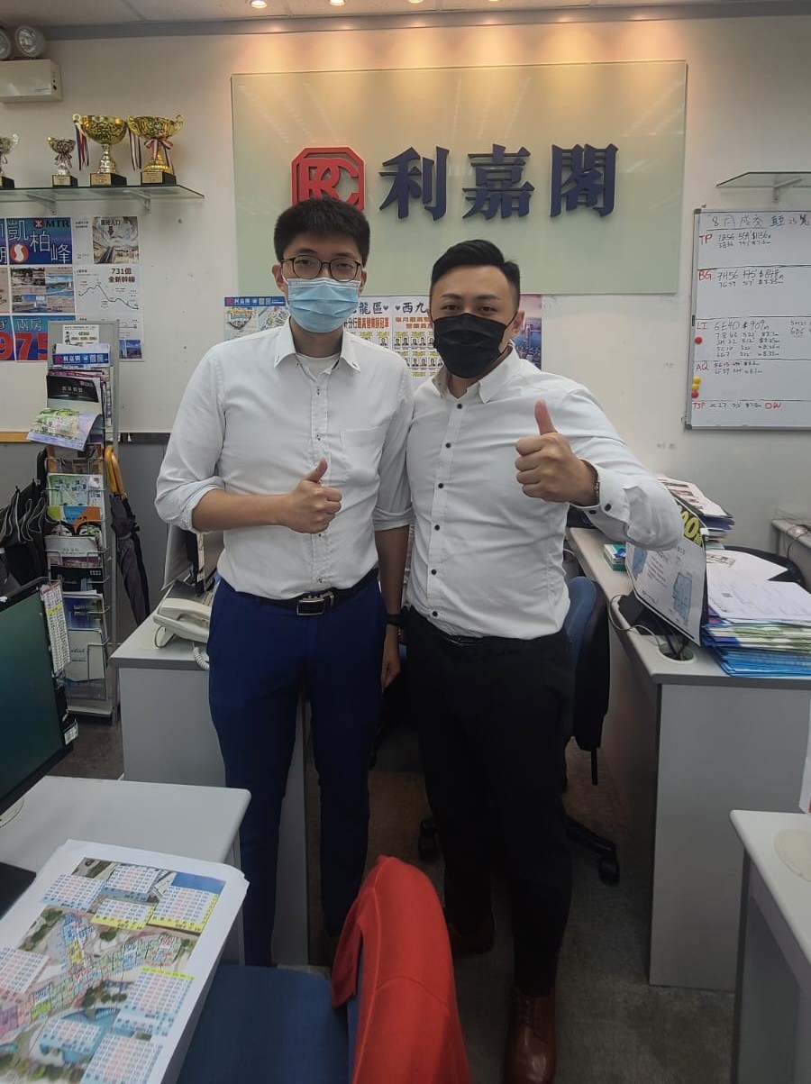 昇悦居两房连租约沽854万 「真盘源」笋盘多 代理专业广受称颂 利嘉阁地产皇牌屋苑宇晴轩分行高级经理陈炳南(Bosco)表示,该行旗下精英客户经理郑伟浚(Zeus)新近促成长 undefined