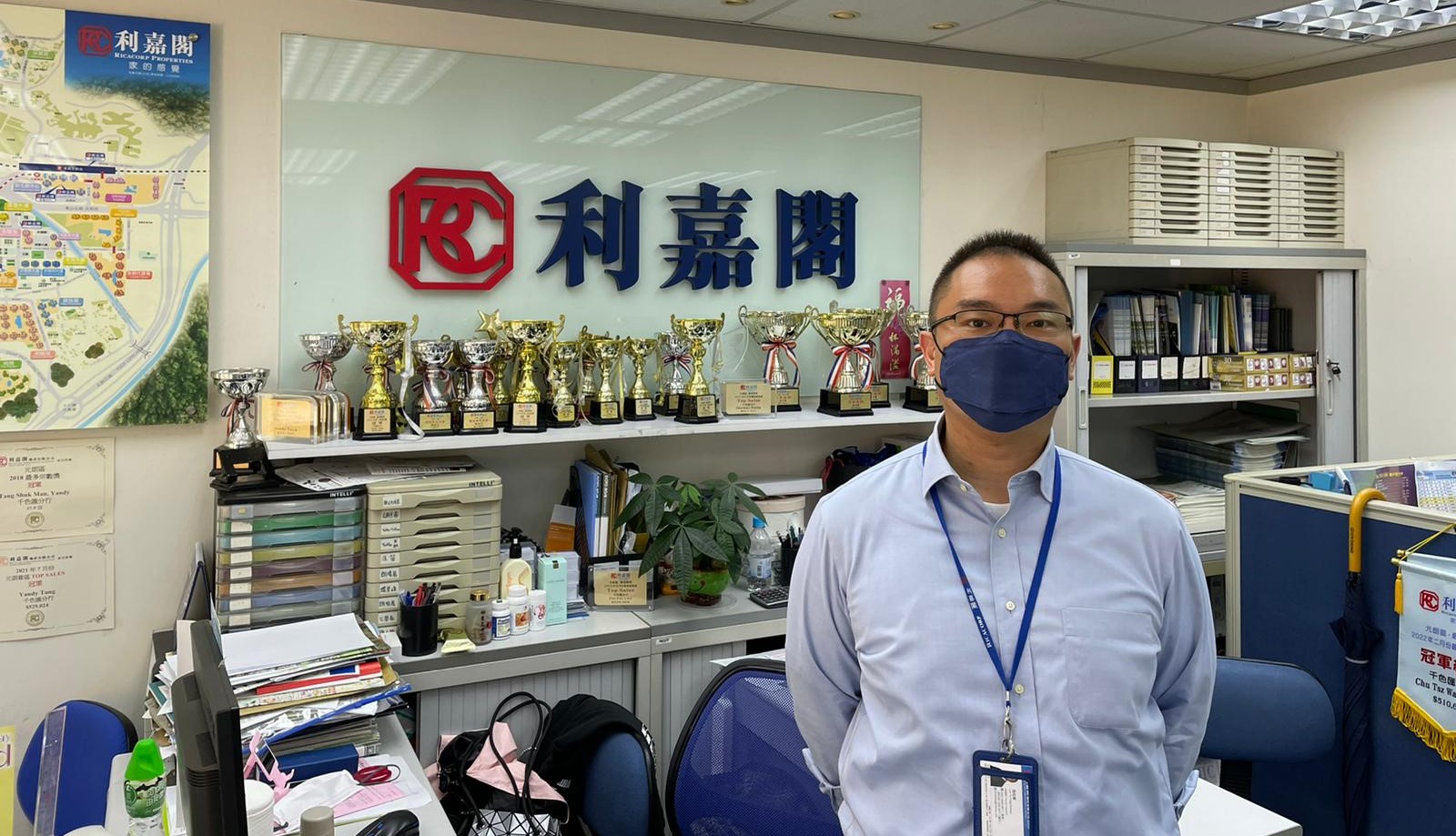 采葉庭本月開齋 低層兩房戶603萬成交 呎價13,109元 持貨5年升值16% 利嘉閣地產皇牌屋苑元朗-千色匯分行助理分區經理朱子華(Andy)表示,該行精英客戶主任陸裕東(Duncan)新 undefined