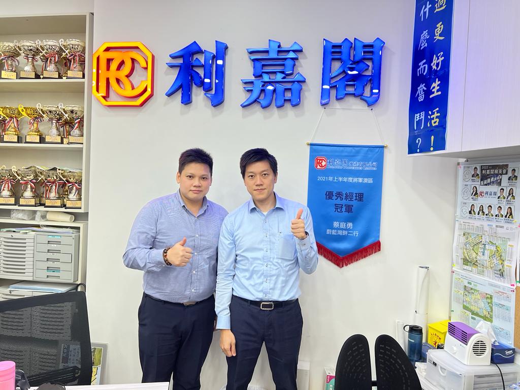 海悅豪園首宗成交668萬易手 區內客真盤源覓坑口屋苑 兩日內完成交易 利嘉閣地產將軍澳(坑口區)分區經理蔡庭勇(Allen)表示,東港城分行客戶經理蔡庭威(Wayne)新近促成將軍 undefined