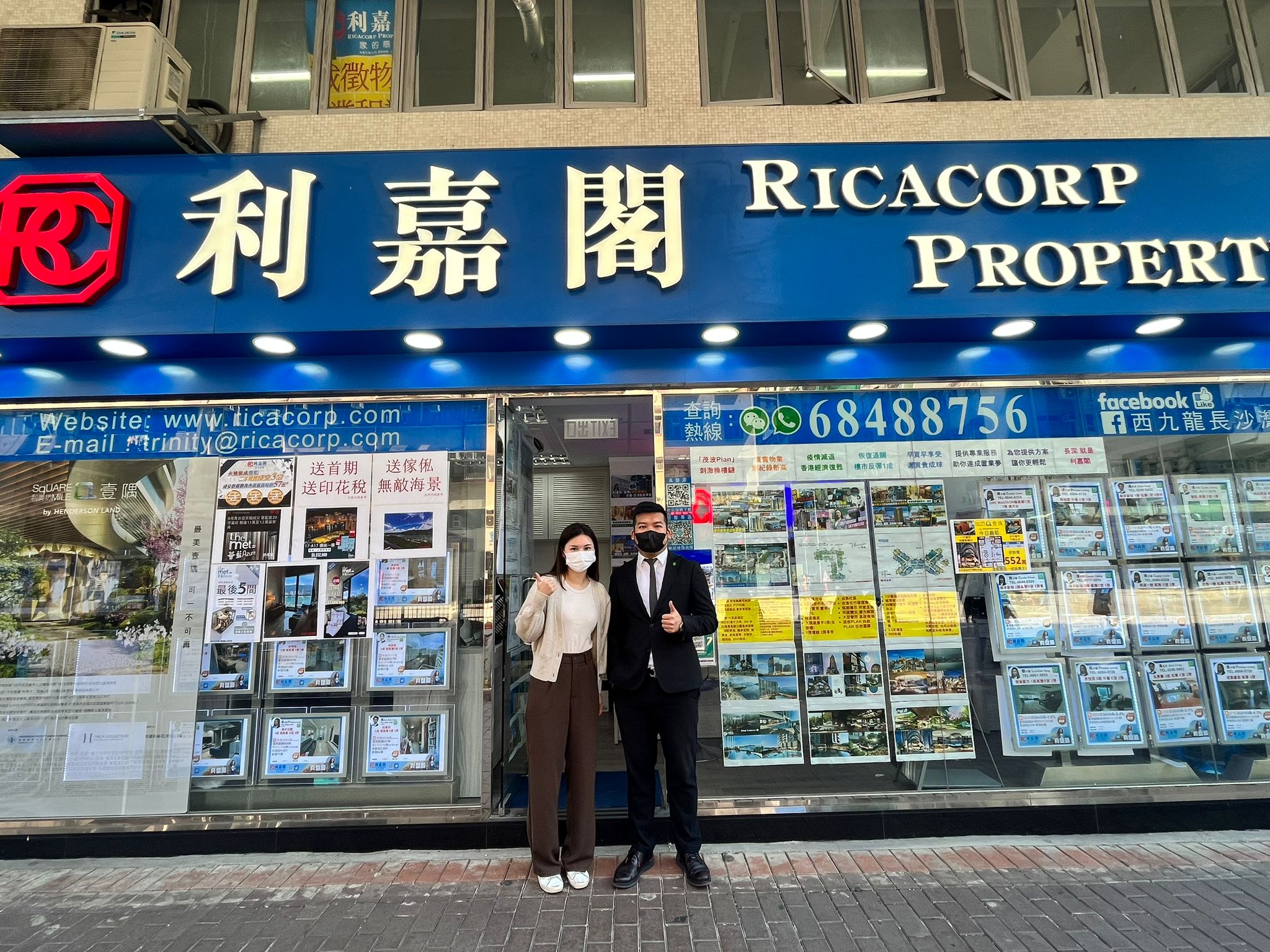 家庭客30,000元租帝峰.皇殿高層三房 呎租39.6元 一手業主享回報3.6厘 利嘉閣地產皇牌屋苑丰匯分行市務經理劉信仁(Andy)表示,該行精英客戶經理鄧霈翎(Lorraine),新近促成 undefined