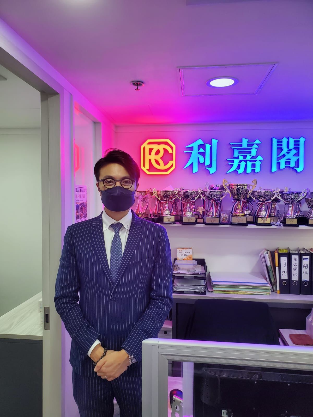 南丰广场两房户605万易手 尺价13,297元 新婚夫妇心仪将军澳屋苑 真盘源觅优质笋盘 利嘉阁地产将军澳(坑口区)分区经理蔡庭勇(Allen)表示,东港城分行客户董事刘敏豪(Patrick)新近促成 undefined