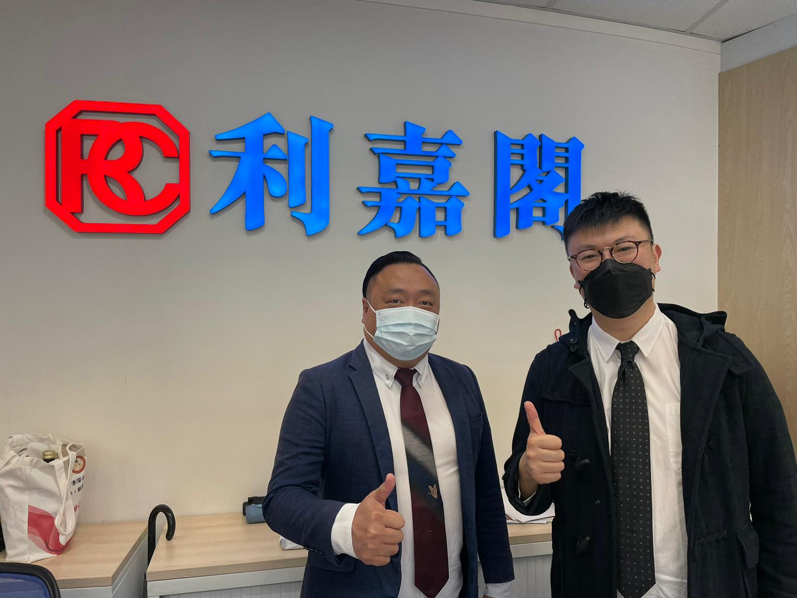 唐明苑三房绿表价515万易手 尺价8,670元 长情业主23年帐赚四球离场 利嘉阁地产嘉悦分行B组联席董事黄嘉仁(Mark)表示,该行客户经理梁永乐(Billy)及高级物业顾问锺伟杰(B undefined