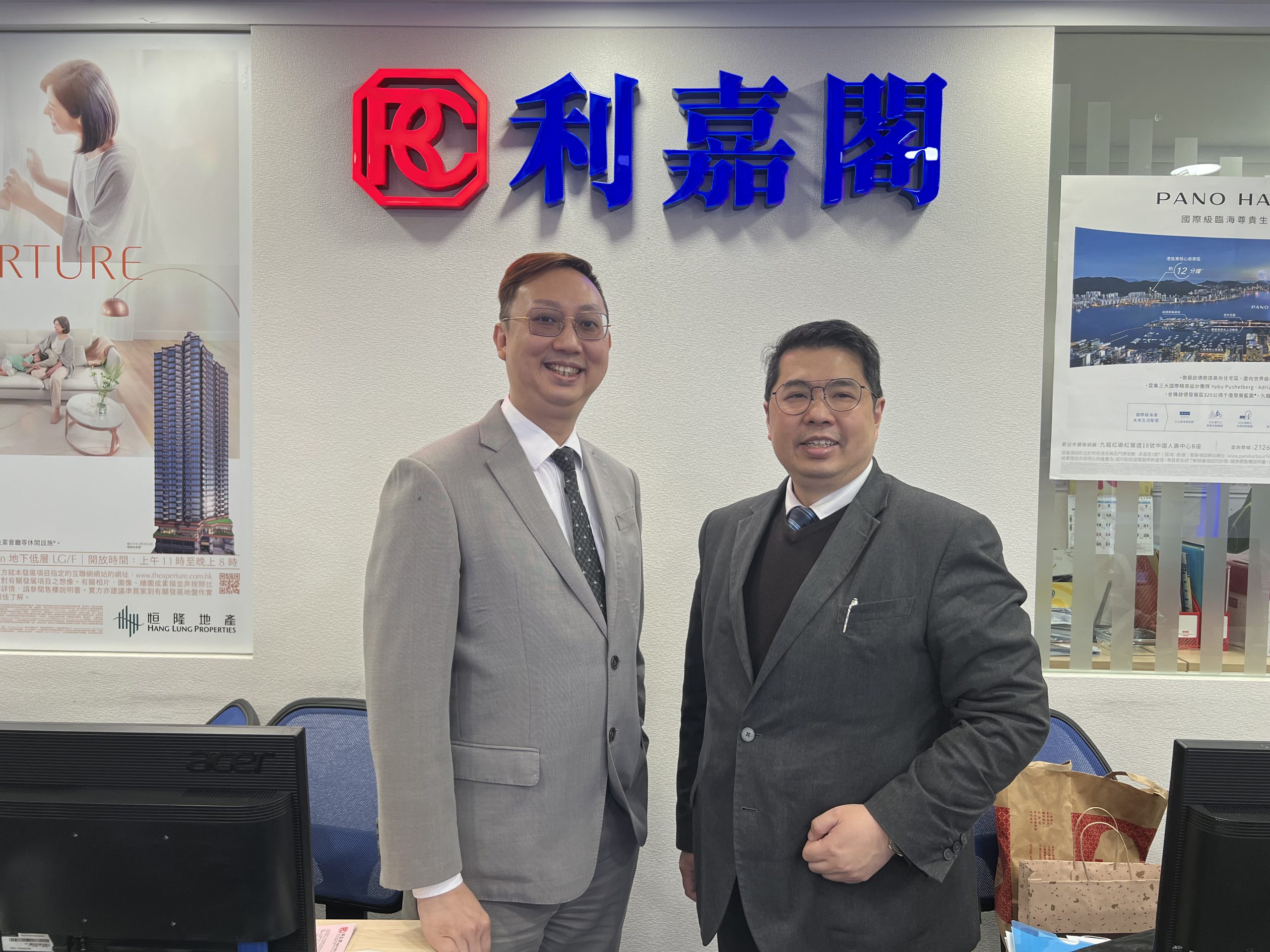 將軍澳廣場一周三成交 河景兩房662.8萬售 「沙士貨」至今升4.6倍 利嘉閣地產調景嶺站分行首席聯席董事羅志雄(Franki)表示,該行客戶董事王偉傑(Michael)新近促成將軍 undefined