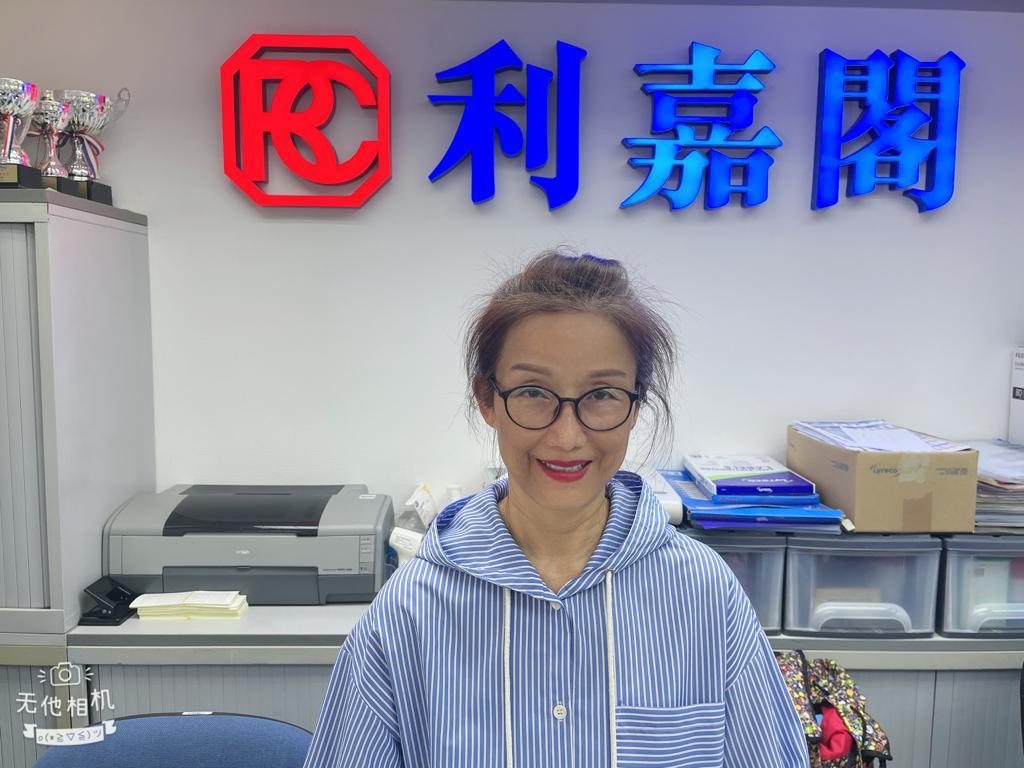 锦綉花园成交表现平稳 洋房1,183万沽 业主持货9年 帐赚433万 利嘉阁地产锦綉及北区豪宅分行高级经理吕国雄(Alex)表示,元朗锦綉花园本月暂录12宗成交,上月则录得16宗成 undefined