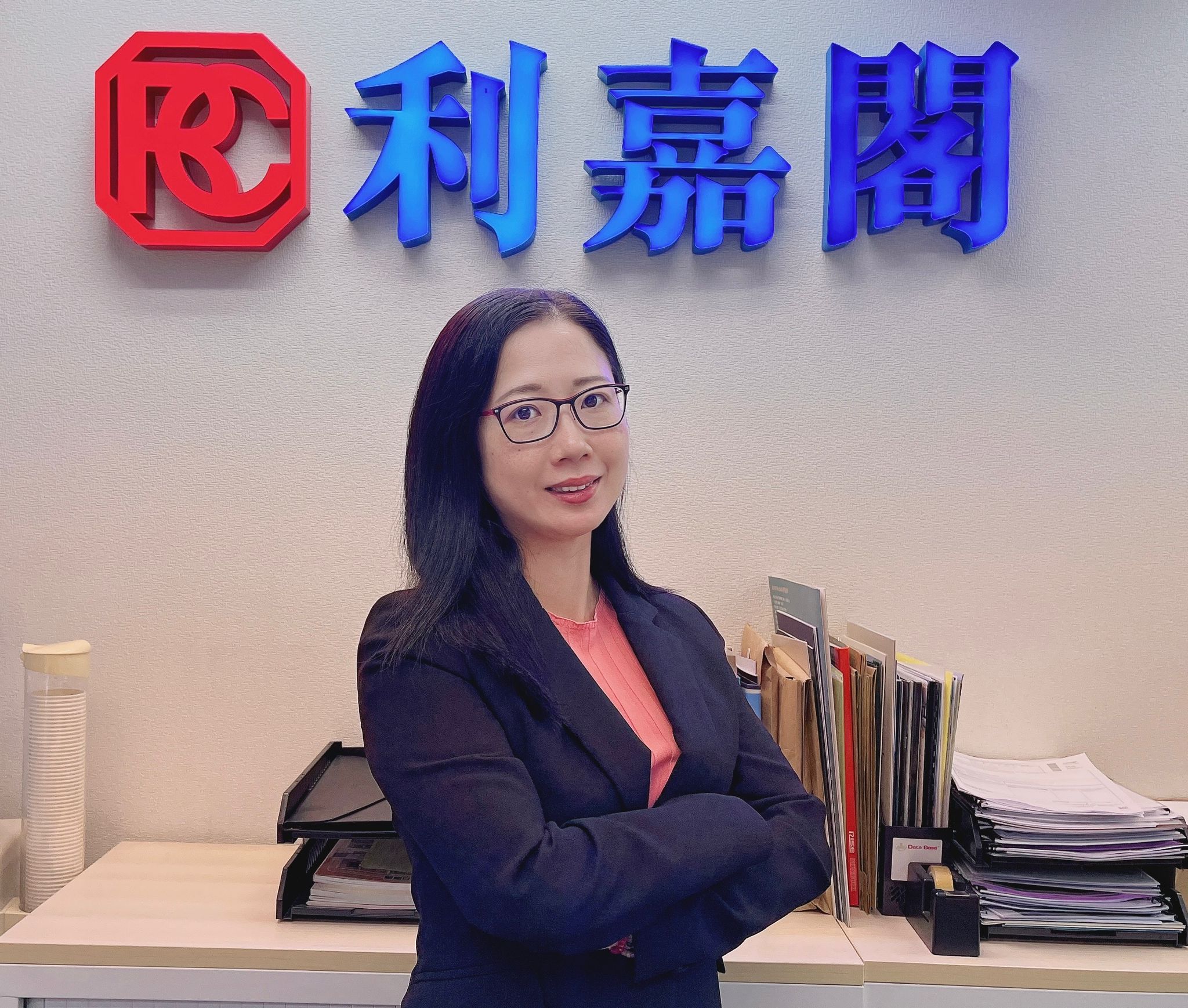 薄扶林花园三房868万易手 尺价12,436元 转租为买 旧客用真盘源觅理想居所 利嘉阁地产西半山-罗便臣道分行助理分区董事邓惠源(Ricky)表示,该行高级客户经理颜靖佩(Jenny)新近促 undefined