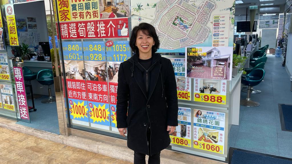 锦綉花园洋房1,180万沽 业主帐赚545万 外区客趁楼价反弹前抢先入货 利嘉阁地产锦綉及北区豪宅分行高级经理吕国雄(Alex)表示,该行旗下高级物业顾问邱咏诗(Sally)及客户经理 undefined