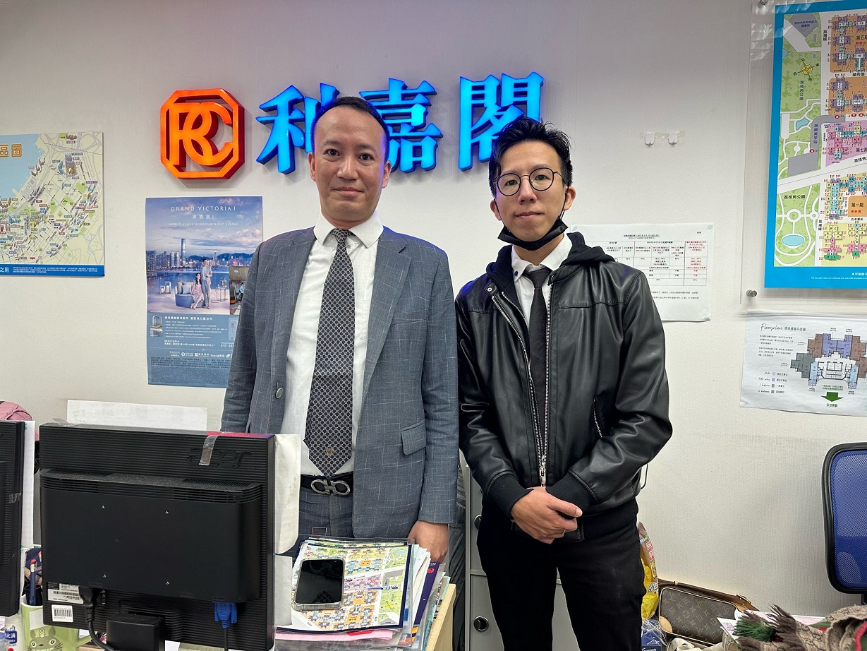 宇晴轩三房956万售 尺价17,256元 区内客把握时机租转买 业主帐赚百万离场 利嘉阁地产美孚万事达分行C组联席市务董事郑天乐表示,该行高级客户经理罗文健(Leo)新近促成四小龙之一的宇晴轩 undefined