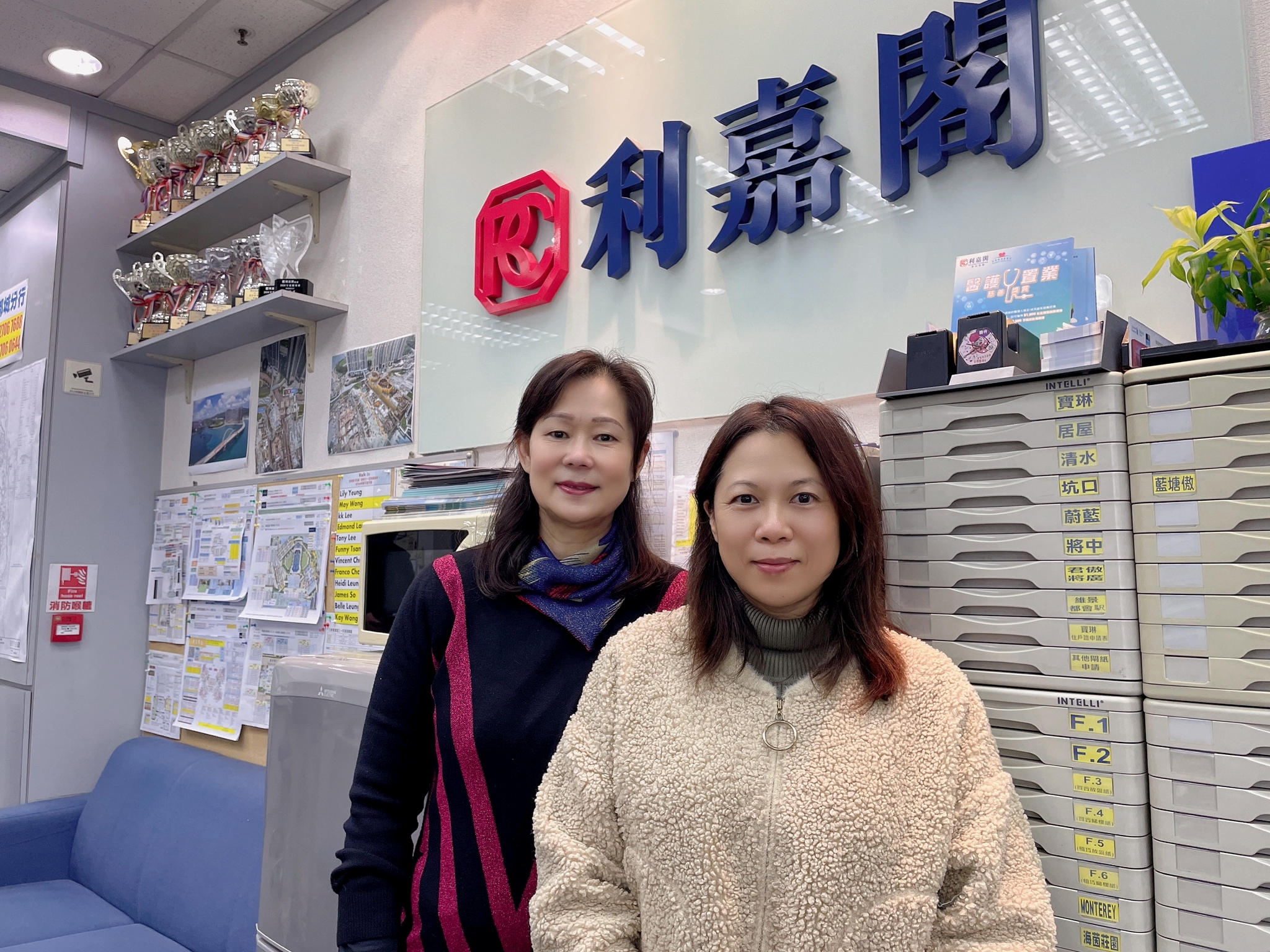 安寧花園已補價三房戶售560萬 呎價9,605元 利嘉閣地產新都城分行首席聯席董事鄧達榮(Ringo)表示,該行客戶董事黃子珊(May)及高級客戶經理楊利華(L undefined