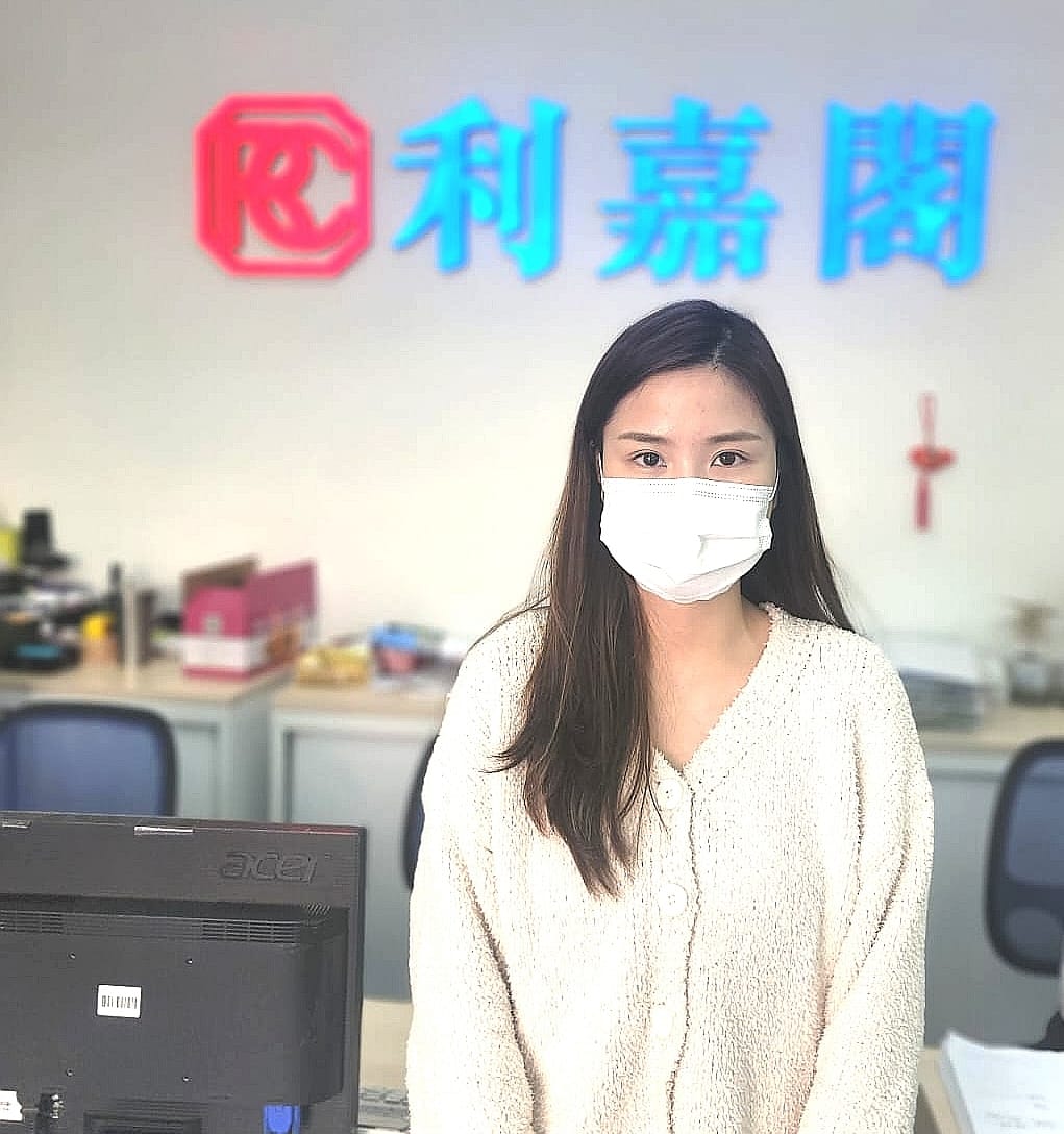 清水灣半島兩房減價48萬 終以712萬易手 「真盤源」筍盤包羅萬有 助買家掌握入市良機 利嘉閣地產嘉悅分行B組聯席董事黃嘉仁(Mark)表示,該行客戶經理吳芷欣(Kabby)新近促成將軍澳清水灣半島 undefined