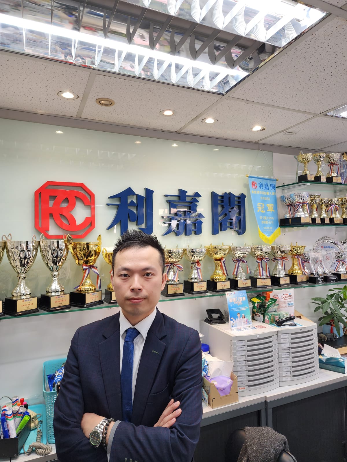 康怡花園高層三房960萬成交 長情業主帳賺逾9球 物業升值15倍 利嘉閣地產逸樺園一行聯席董事吳玉蘭(Hody)表示,該行高級客戶董事譚達燊(Samuel)新近促成鰂魚涌指標屋 undefined