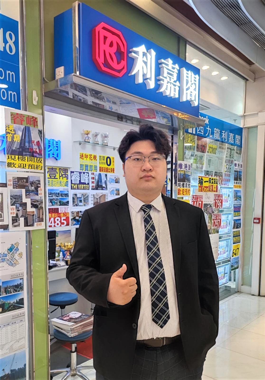 昇悦居高层三房980万沽出 尺价约16,092元 一手业主持货21年帐赚711万 物业升值2.6倍 利嘉阁地产昇悦居分行联席董事李启昌表示,该行物业顾问郑凯文(Ray)新近促成「长沙湾四小龙」之一的昇悦居一个1 undefined