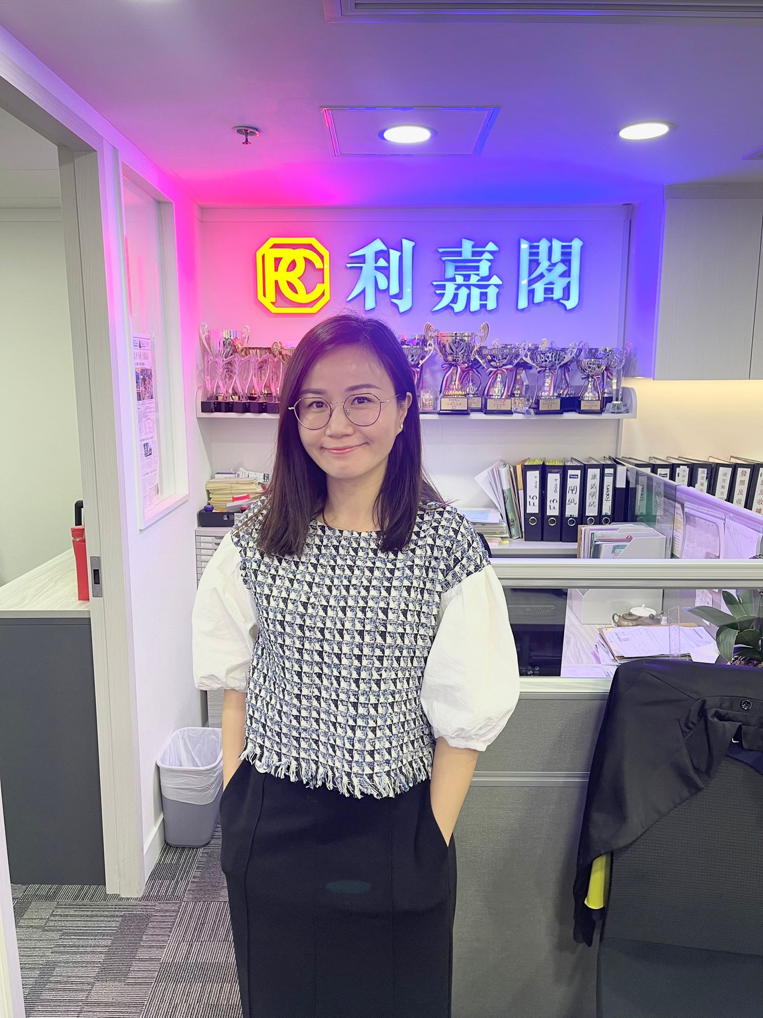 都会駅三房套970万连租约成交 尺价14,900元 原业主12年前买入 帐赚422万离场 利嘉阁地产将军澳(坑口区)助理分区董事蔡庭勇(Allen)表示,东港城分行高级客户经理蔡佩仪(Jackie)新 undefined