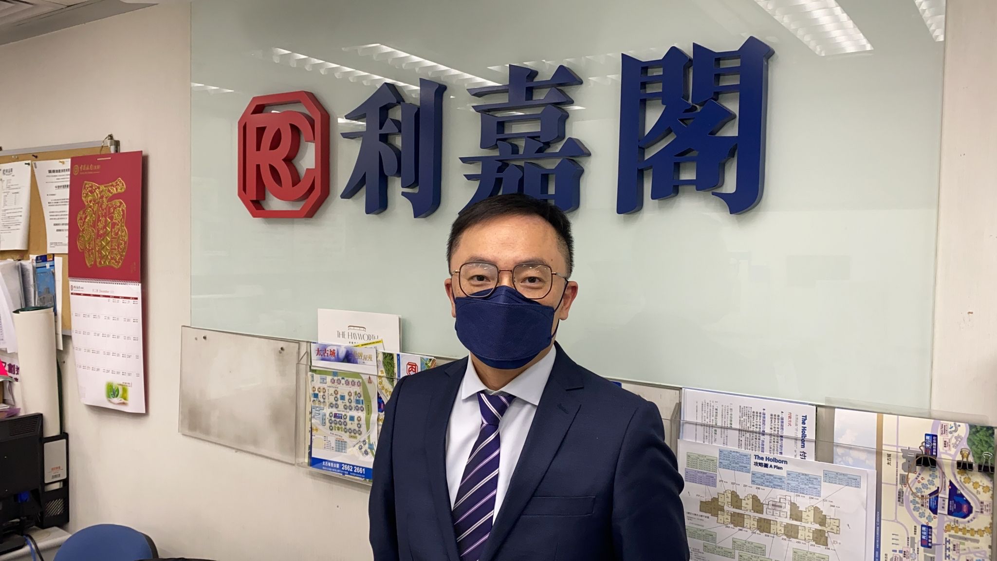 南豐新邨三房累減50萬 終698萬成交 呎價13,501元 8年升值9% 利嘉閣地產柏蕙苑分行助理營業董事丁培鴻(Sam)表示,該行高級客戶董事黃俊雄(Edmond),新近促成鰂魚涌南 undefined