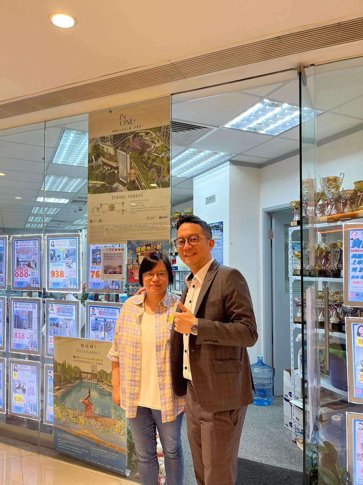 将军澳广场两房748万沽 外望开扬球场景 尺价17,436元 7年帐赚「两球」 利嘉阁地产将军澳中心分行市务经理赵洛民(Phillip)表示,该行高级客户经理陈文颜(Yani),新近促成将军 undefined