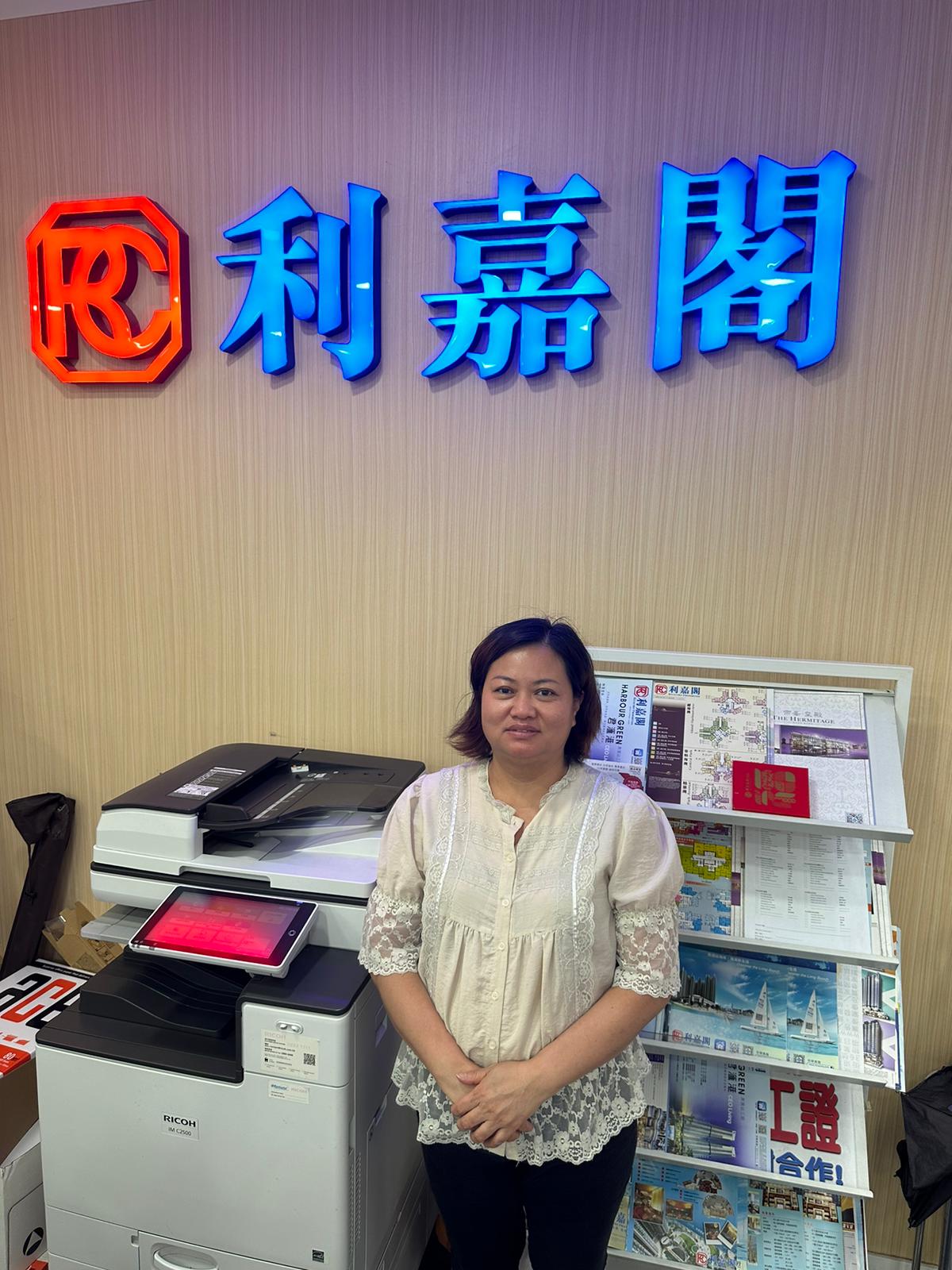 帝峰皇殿開放式戶累減17萬 新近693萬易手 連169方呎平台 享開揚市景 利嘉閣地產匯璽二行聯席董事徐錦榮(Roy)表示,該行客戶經理賴美珍(Lily),新近促成奧運站帝峰皇殿7座低層 undefined