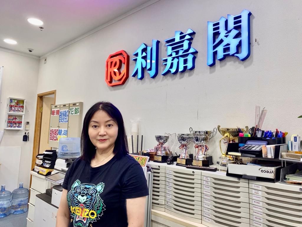 粉嶺牽晴間兩房月租1.1萬 每實呎29元 新業主收樓後即成功出租 利嘉閣地產牽晴間分行(B組)高級經理羅富欽(Arthur)表示,該行客戶經理凌白沙(Sasa)新近促成粉嶺牽晴 undefined