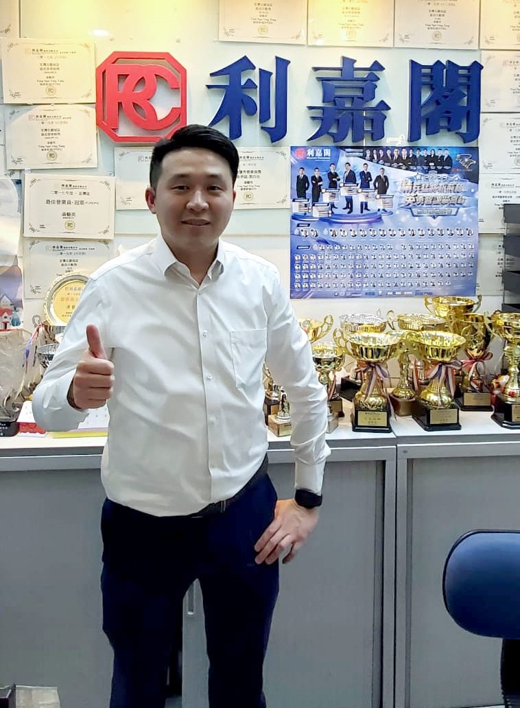 翠丰台海景两房获同区客690万购入 业主微减10万即成 尺价14,405元 利嘉阁地产荃湾-愉景新城分行联席董事许喜龙(Mars)表示,该行客户主任陈浩勤(Alvin)新近促成荃湾翠丰台 undefined