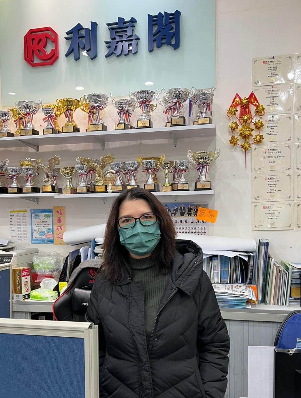 環宇海灣三房套累減65萬 終以1,185萬售 外望藍巴勒海景 買家一見傾心 利嘉閣地產荃灣-萬景峯C組分行助理分區經理周煇宏(Jacky)表示,該行高級客戶經理甄月華(Karen),新近 undefined