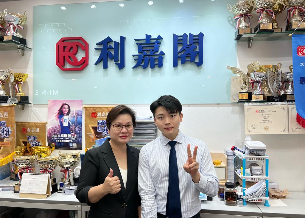 内地专才入市海翩滙三房套 终以1459万元成交 尺售约1.65万元 利嘉阁地产将军澳(将军澳广场)区域董事梁敬严(Alvin)表示,该行高级物业顾问张富贤(Locus),新近促成 undefined