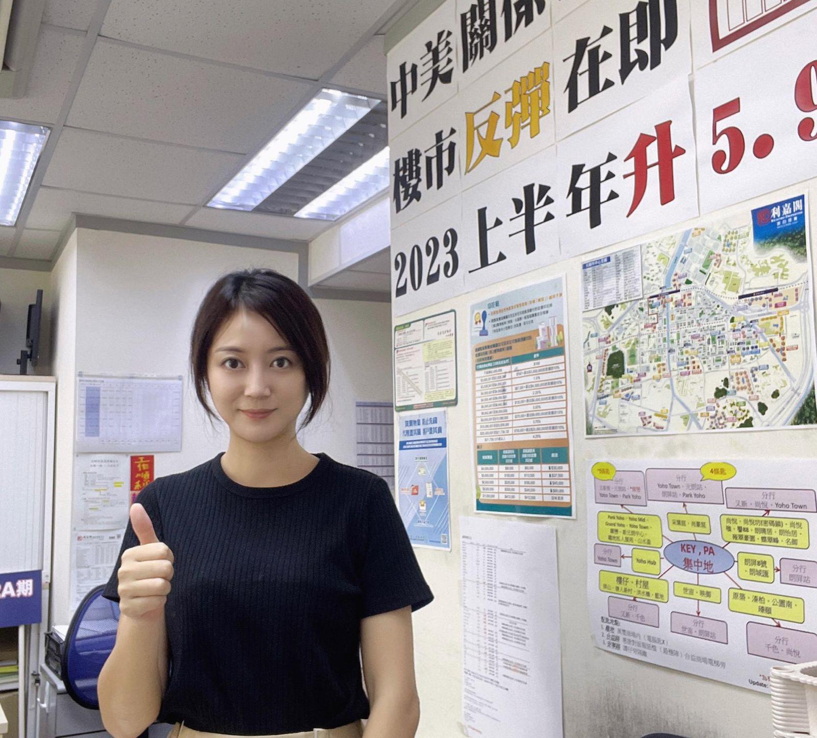 Yoho Midtown三房套1,293万沽 尺价14,693元 业主持货12年 物业升值近倍 利嘉阁地产元朗千色汇分行助理分区经理朱子华(Andy)表示,该行高级客户董事邓淑文(Yandy)新近促成元朗Y undefined