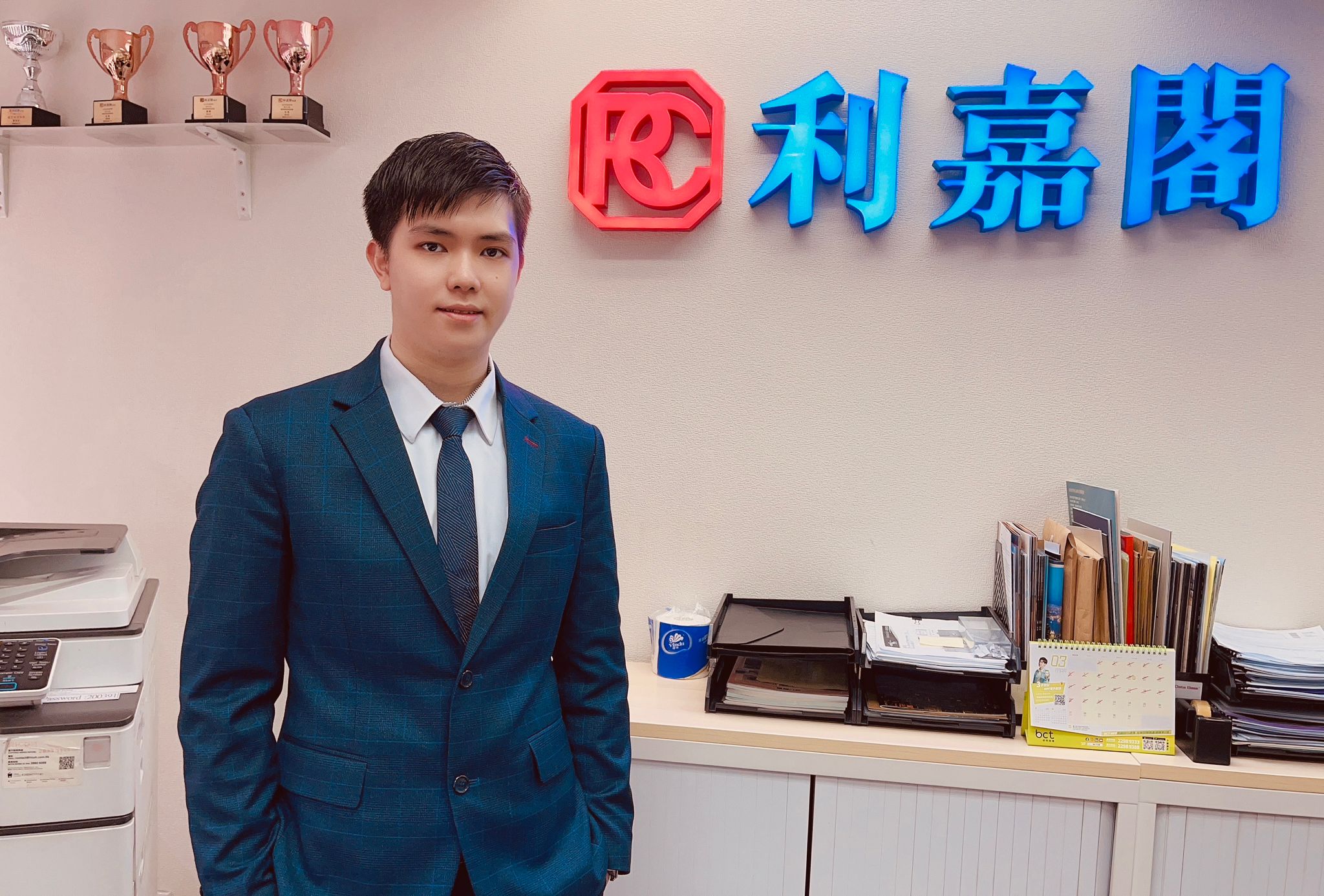 年轻夫妇斥1280万元购高云台三房户 业主2001年入货 帐面大赚900万元 利嘉阁地产西半山罗便臣道分行助理分区董事邓惠源(Ricky)称,该行高级物业顾问邓焯淳(Jason)新近促成高 undefined