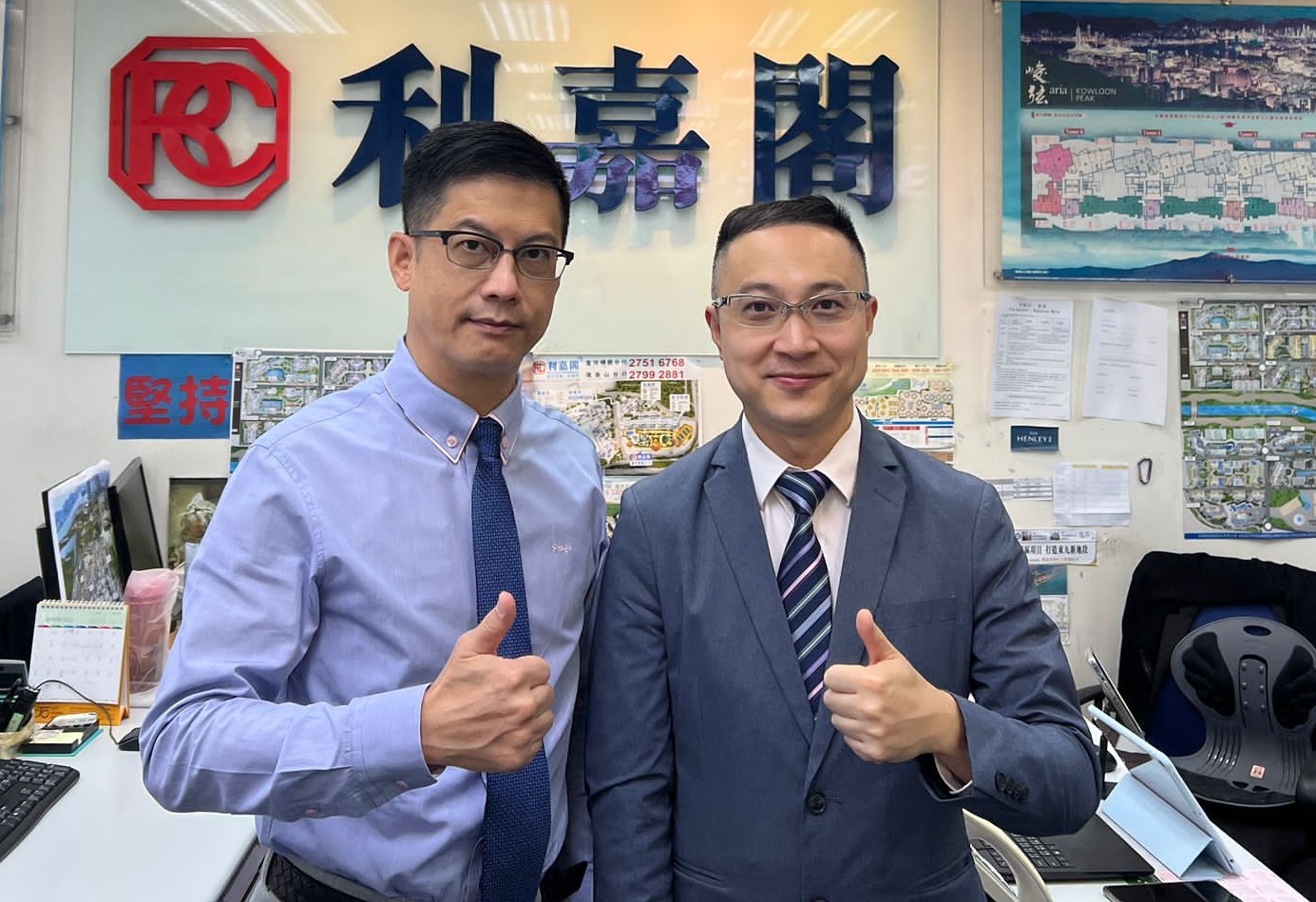 上车客把握入市机会 斥516.5万购淘大花园2房 业主持货逾19年 帐面大赚4.2倍 利嘉阁地产中九龙淘大一行高级联席董事鲍允中(Eric)(右)称,该行高级客户经理周建成(Calvin)(左)新 undefined