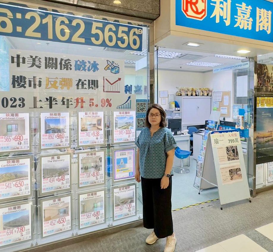 映灣園三房套海景戶810萬成交 呎價11,126元 移民業主放盤逾年減價求售 真盤源買家一拍即合 利嘉閣地產東涌區營業董事劉俊傑(Ken)表示,映灣園1行高級物業顧問吳伯珍(Kary)新近促成東涌映灣園8座中 undefined