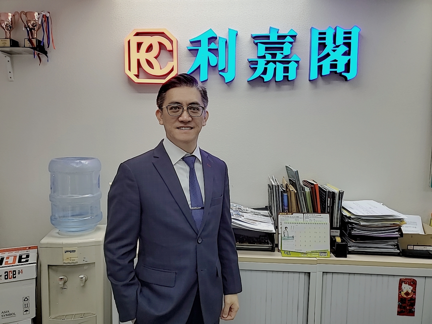 西半山御景臺2房月租2.45萬元 業主享高達8厘租金回報 利嘉閣地產西半山羅便臣道分行助理分區董事鄧惠源(Ricky)稱,該行客戶主任劉偉雄(Joe)(圖)新近促成西半 undefined