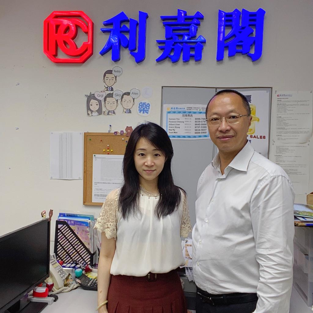 年轻租客11,200元租入珀御一房 客户赞「真盘源」VR睇楼方便 帮助觅得居所 利嘉阁地产青山公路-青山公路豪宅分行首席联席董事霍志豪(Patrick)表示,该行副经理梁桂华(Alen)及客 undefined