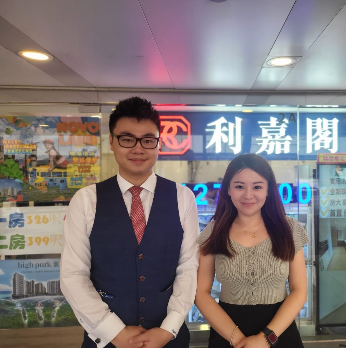 屯门时代广场272尺月租8900元 业主买入9年 现享租金回报达4.4厘 利嘉阁地产屯门时代一行分行首席联席市务董事庄国宝(Jason)表示,该行高级客户董事黄秀凤(Candy)及吴港 undefined