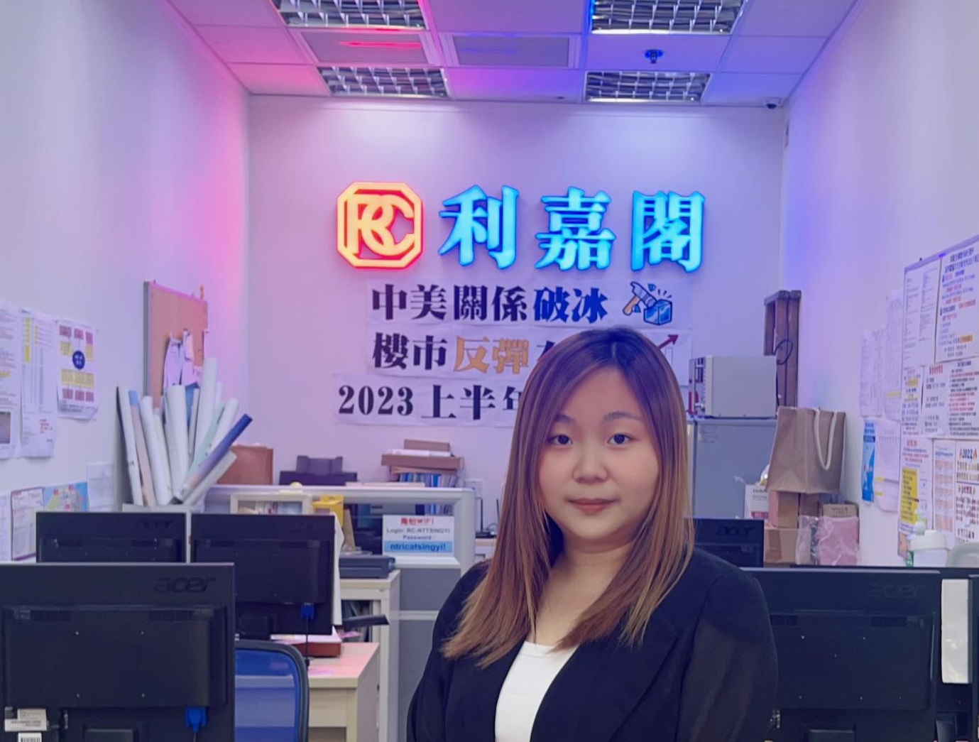 翠怡花园3房户减至628万元沽出 业主持货逾8年 物业升值14% 利嘉阁地产葵青区青衣青怡花园分行助理分区市务经理邝皓聪(Marco)称,该行副经理卢婉仪(Jenny)新近促成青衣翠怡花园6座中层D室的二手成交,单位实用面积约501方尺,为3房间隔,外望内园池景,终以628万元成交,尺价约12,535元。据悉,业主於2015年以550万元购入,帐面获利约78万元或14%。 undefined