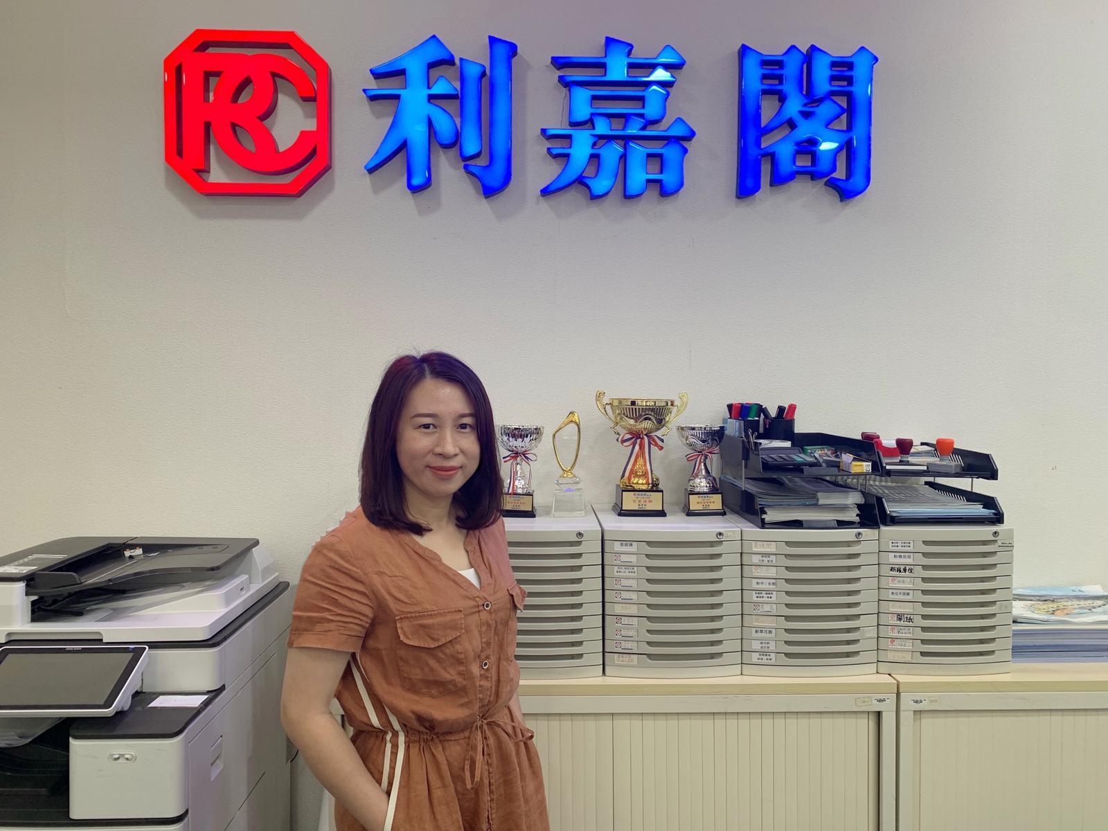 嘉丽山庄单号屋三房套 沽1,200万元 内地慈母靠「真盘源」觅安乐窝 大赞平台真实可靠 利嘉阁地产皇牌屋苑牵晴间A组分行高级经理罗富钦透露,该行旗下精英高级客户经理汤惠凝(Tinie)新近促成上水嘉... undefined