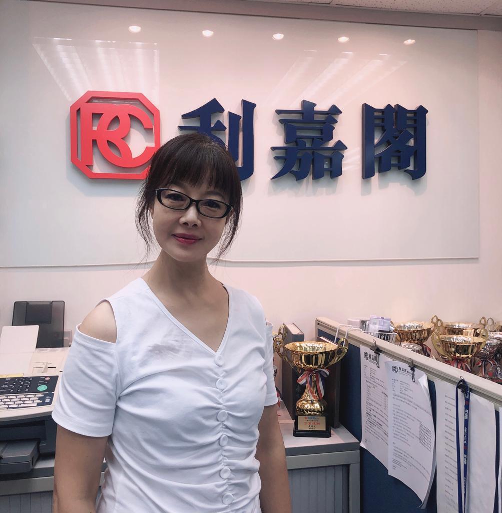 嘉亨灣柏架山景兩房 租2萬元 「真盤源」口碑出眾獲垂青 客人即睇即承租 利嘉閣地產皇牌屋苑嘉亨灣二行經理黃諾文(Kenji)表示,旗下精英高級客戶經理張晶(Shirley)新近促成西... undefined