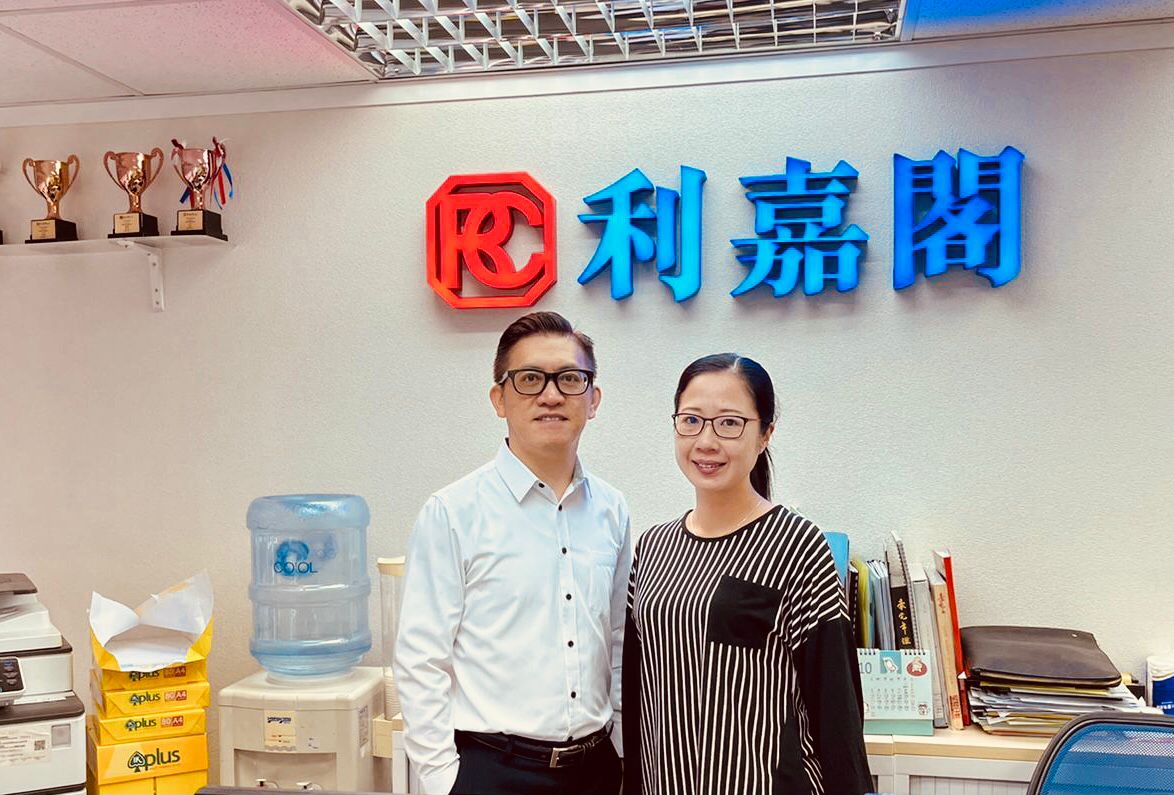 嘉輝花園高層兩房 沽683萬 買家信賴「真盤源」 即睇即購心水盤 利嘉閣地產至尊豪宅西半山羅便臣道分行助理分區董事鄧惠源(Ricky)透露,該行旗下精英高級客戶經理顏靖珮(Je... undefined