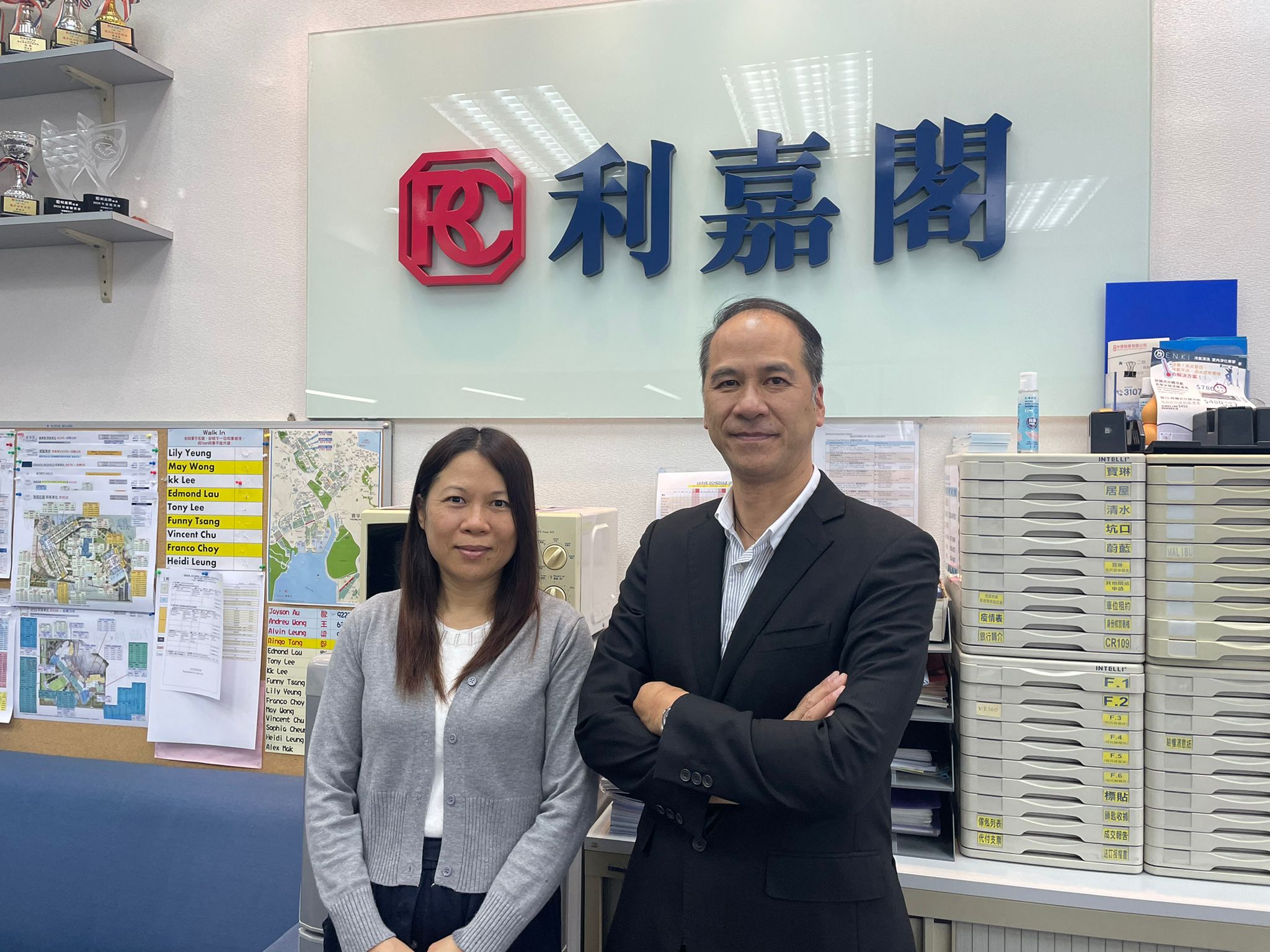 藍塘傲海景一房戶835萬成交 「真盤源」四大承諾 客人信賴成致勝關鍵 利嘉閣地產皇牌屋苑都會豪庭分行首席聯席董事鄧達榮(Ringo)表示,該行旗下精英客戶董事黃子珊(May)新近促... undefined