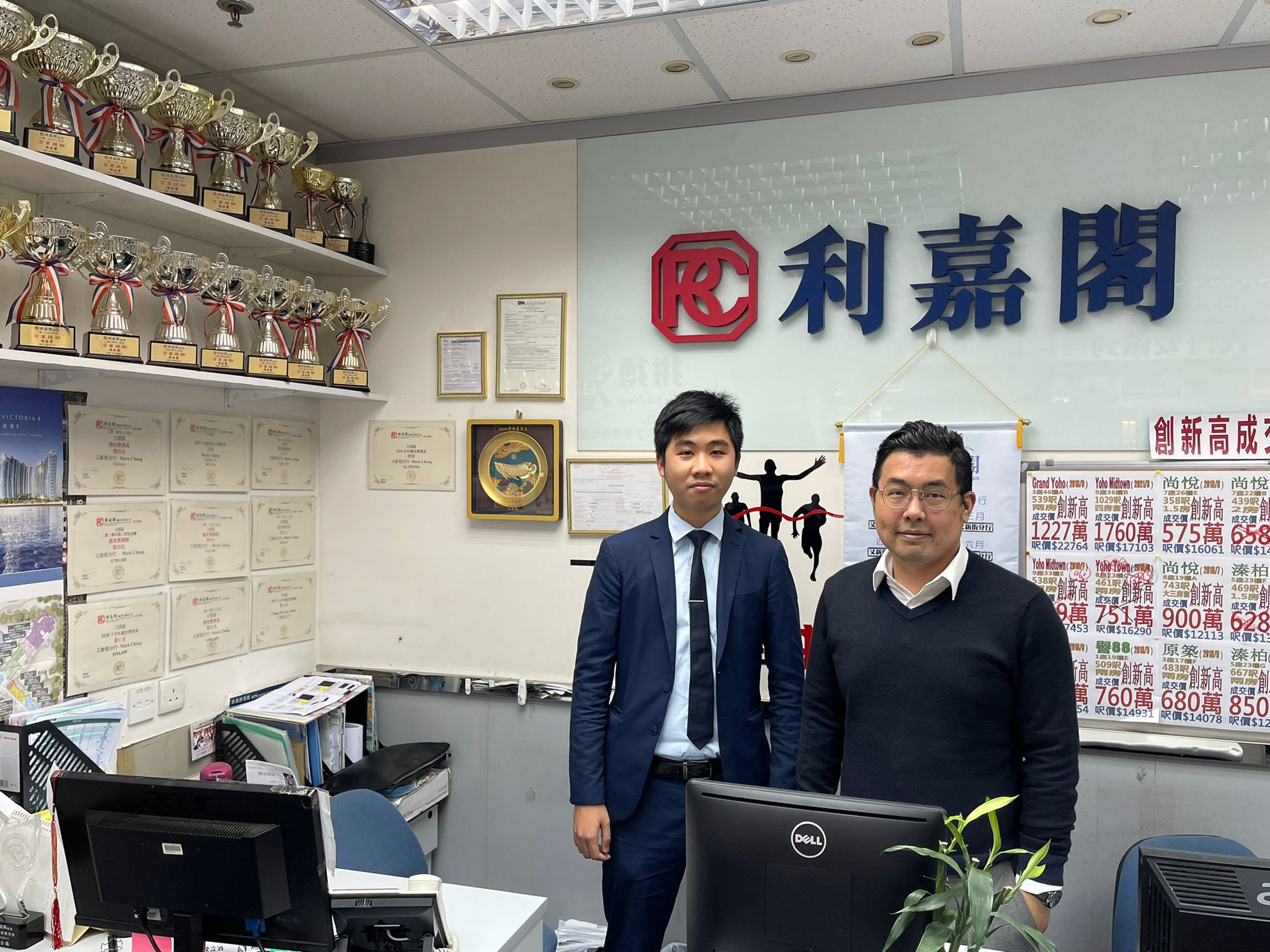 980万元入手「北都」峻峦三房套 望深圳後海湾 买家因「真盘源」四大承诺置业信心大增 利嘉阁地产皇牌屋苑元朗-又新街分行首席联席董事陈庭丰(Frankie)透露,该行旗下两位精英客户... undefined
