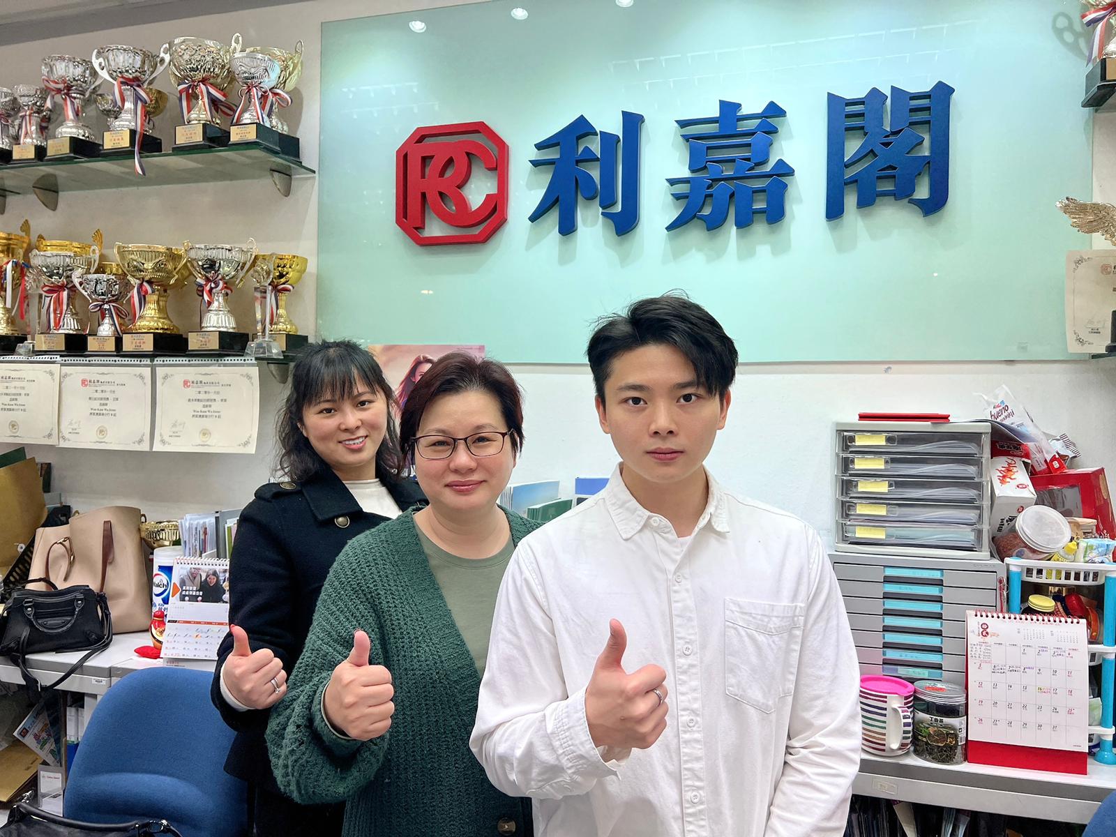 將軍澳廣場兩房戶828萬元易手 呎價2萬 「真盤源」專業服務一絲不苟 成功個案多不勝數 利嘉閣地產皇牌屋苑將軍澳廣場分行B組助理分區經理溫錦華(Irene)表示,該行兩位精英客戶董事陳斯斯(Sisi... undefined