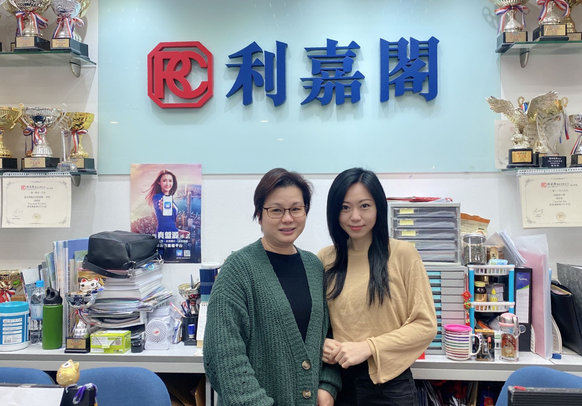 天晋高层山景两房户1098万元成交 「真盘源」专业代理用心跟进 置业信心保证 利嘉阁地产皇牌屋苑将军澳广场分行助理分区经理温锦华(Irene)表示,该行精英高级客户董事陈巧琴... undefined