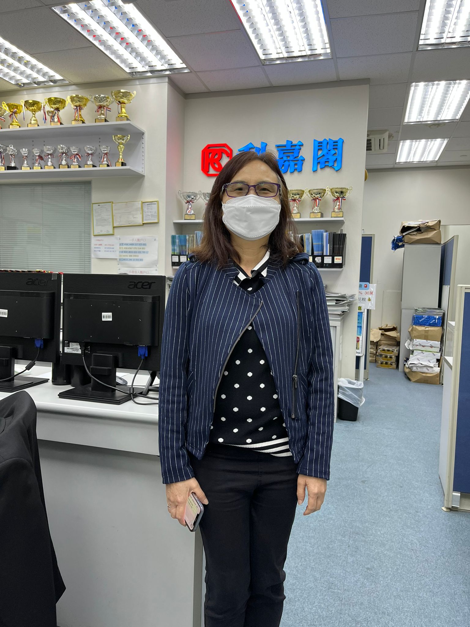 綠楊新邨中層兩房 710萬元成交 「真盤源」放盤合心意 買家即睇即拍板 利嘉閣地產皇牌屋苑映日灣分行市務經理吳壽文表示,該行精英客戶主任梁文華(Elaine)新近促成荃灣綠楊新邨F座... undefined