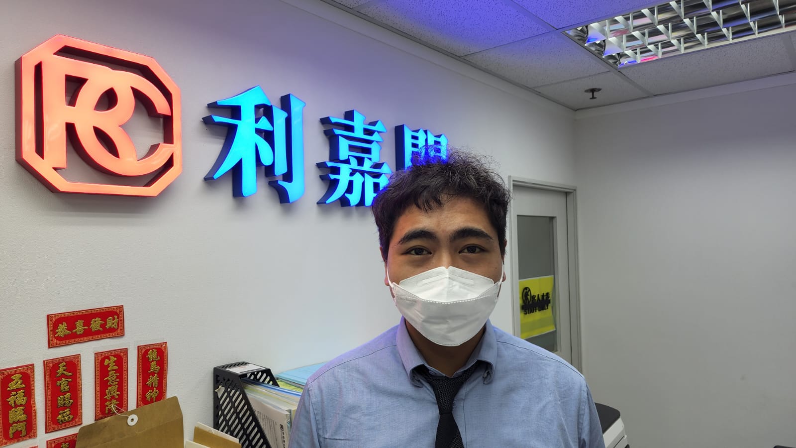 珑门山景两房户 883万元易主 买家在「真盘源」网站成功寻宝 利嘉阁地产皇牌屋苑V CITY分行高级分区经理郑伟延表示,该行高级客户董事许冠雄(Hung)新近促成屯门珑门8... undefined