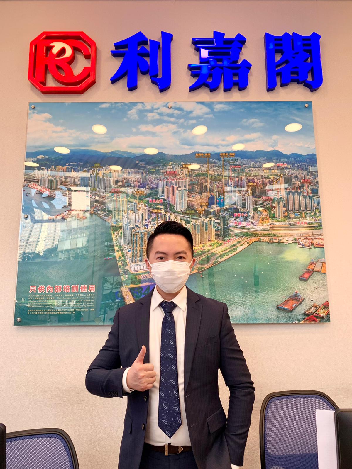 帝柏海湾中层两房1,100万成交 「真盘源」坚守四大承诺 买卖双赢 利嘉阁地产皇牌屋苑帝峯皇殿一行高级联席董事甘尚德(Kam)表示,该行旗下精英客户董事苏志健(Ken)新近促成奥... undefined