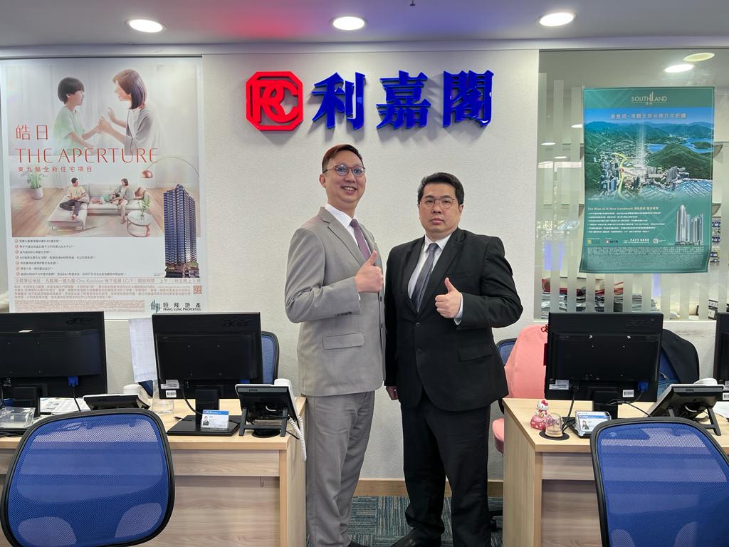 維景灣畔中低層三房套1,060萬元沽 「真盤源」口碑載道 深得客戶信賴 利嘉閣地產皇牌屋苑調景嶺站分行(C組)首席聯席董事羅志雄(Franki)表示,該行旗下精英客戶董事王偉傑(Mi... undefined