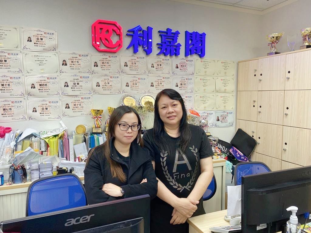 怡心园低层三房套698万元沽 「真盘源」实力保证 代理全方位跟进 利嘉阁地产皇牌屋苑宝琳站分行首席联席董事徐浩煇(Edmond)表示,该行精英高级资深客户董事罗秀珍(Jessi... undefined