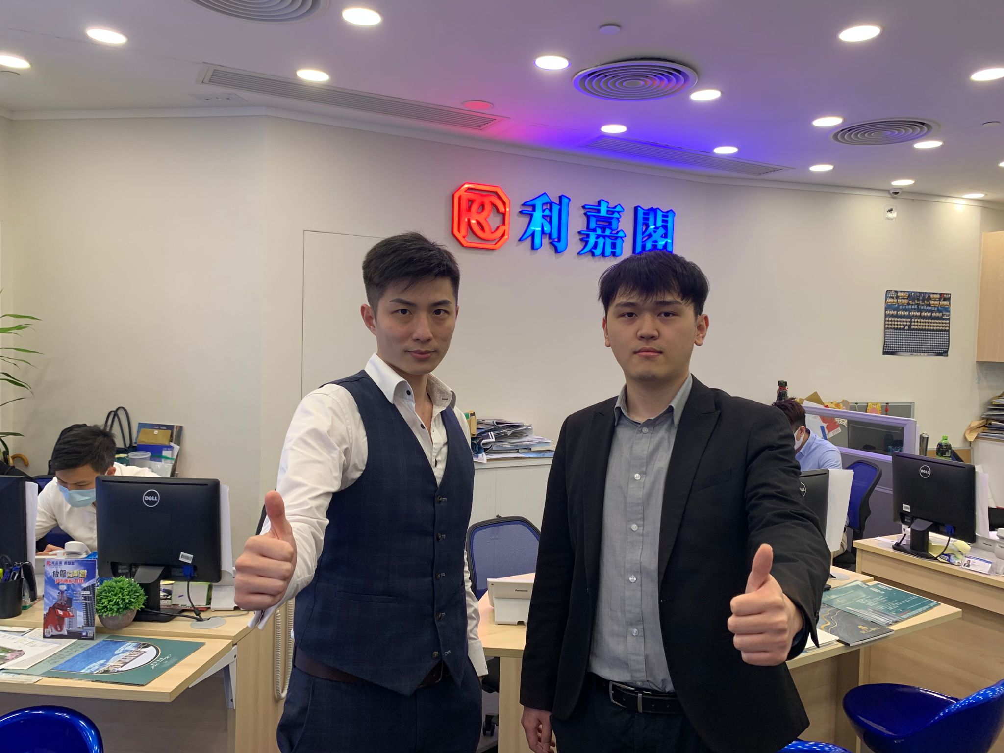 都會駅中層三房套1,112萬易主 買家喜歡單位景色 幾番議價終購心頭好 利嘉閣地產皇牌屋苑君傲灣分行(C組)高級分區經理洪瑋俊(Kenny)表示,該行旗下精英物業顧問蘇子龍(Soso... undefined